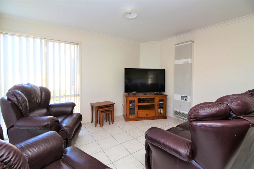 8 Graves Place, Griffith, NSW, 2680 - Image 2