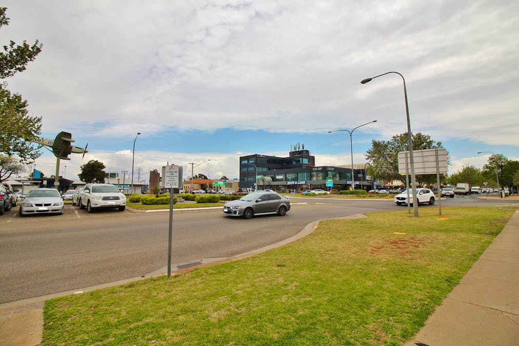 123 Banna Avenue, Griffith, NSW, 2680 - Image 8