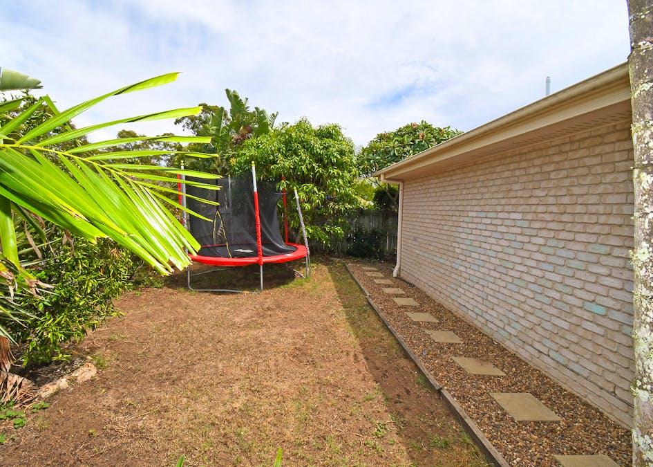 27 Tree View Road, Toogoom, QLD, 4655 - Image 17